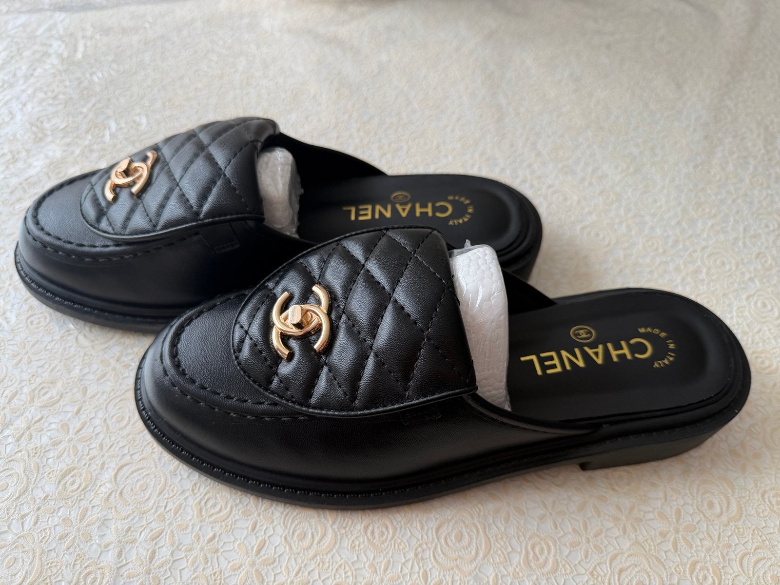 Nog nieuw!, Ophalen of Verzenden, Nieuw, Zwart, Slippers