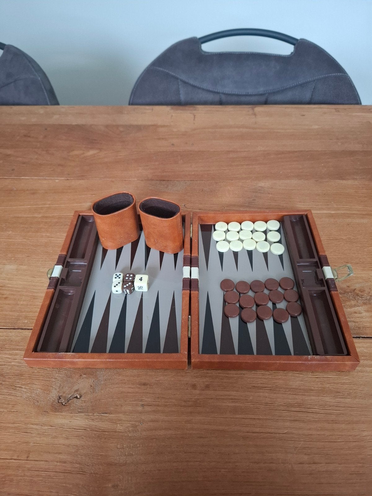 Backgammon Reisspel in Luxe Koffer - Zo goed als nieuw, Een of twee spelers, Onbekend, Ophalen of Verzenden, Zo goed als nieuw