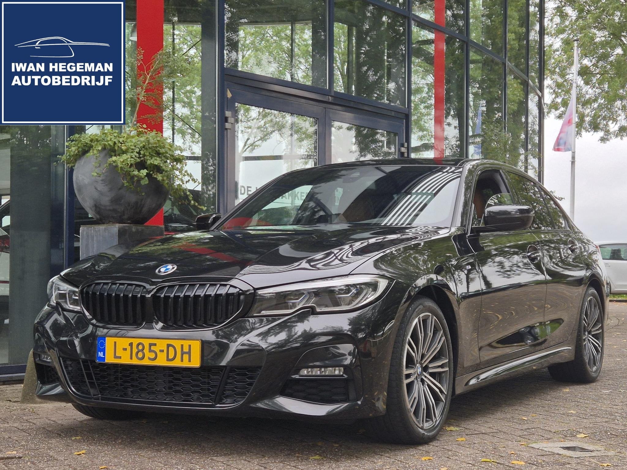 BMW 3-serie 318i High Executive | M Sport Pack | PDC+Camera, Auto's, BMW, Automaat, Achterwielaandrijving, Gebruikt, 1465 kg