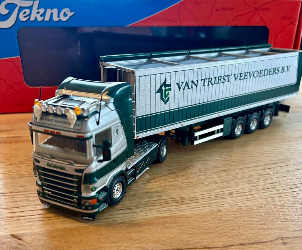 Tekno 1:50 Scania R500-V8 Van Triest Veevoeders B.V., Hobby en Vrije tijd, Modelauto's | 1:50, Ophalen of Verzenden, Zo goed als nieuw