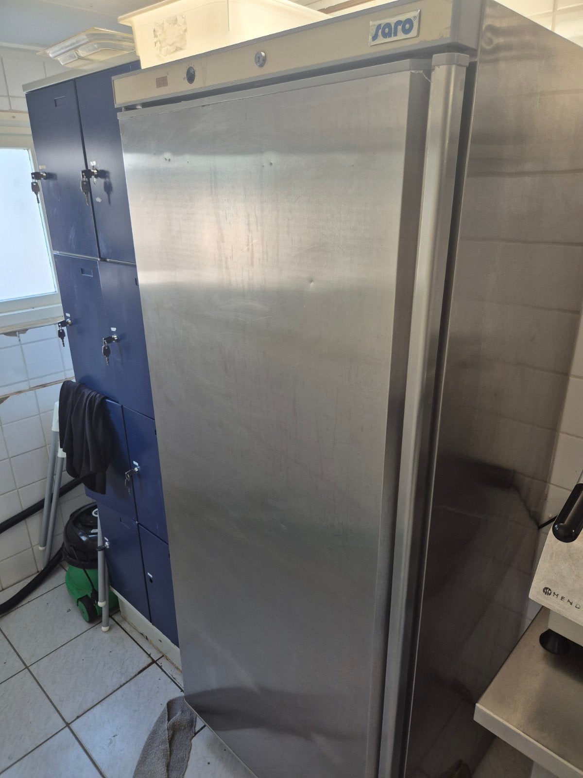 2x Saro vrieskasten defect - voor onderdelen of reparatie, 200 liter of meer, 60 cm of meer, Met aparte vriezer, Niet werkend