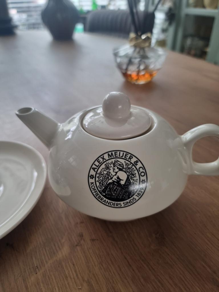 Alex Meijer & Co Koffiebranders Theepotje met schotel, Keramiek, Overige typen, Ophalen of Verzenden, Zo goed als nieuw
