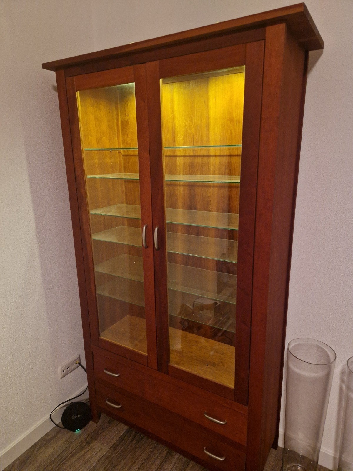 vitrinekast meubel met verlichting.Het meubel is van kersen, Huis en Inrichting, Ophalen, Gebruikt, 100 tot 150 cm, Kersenhout