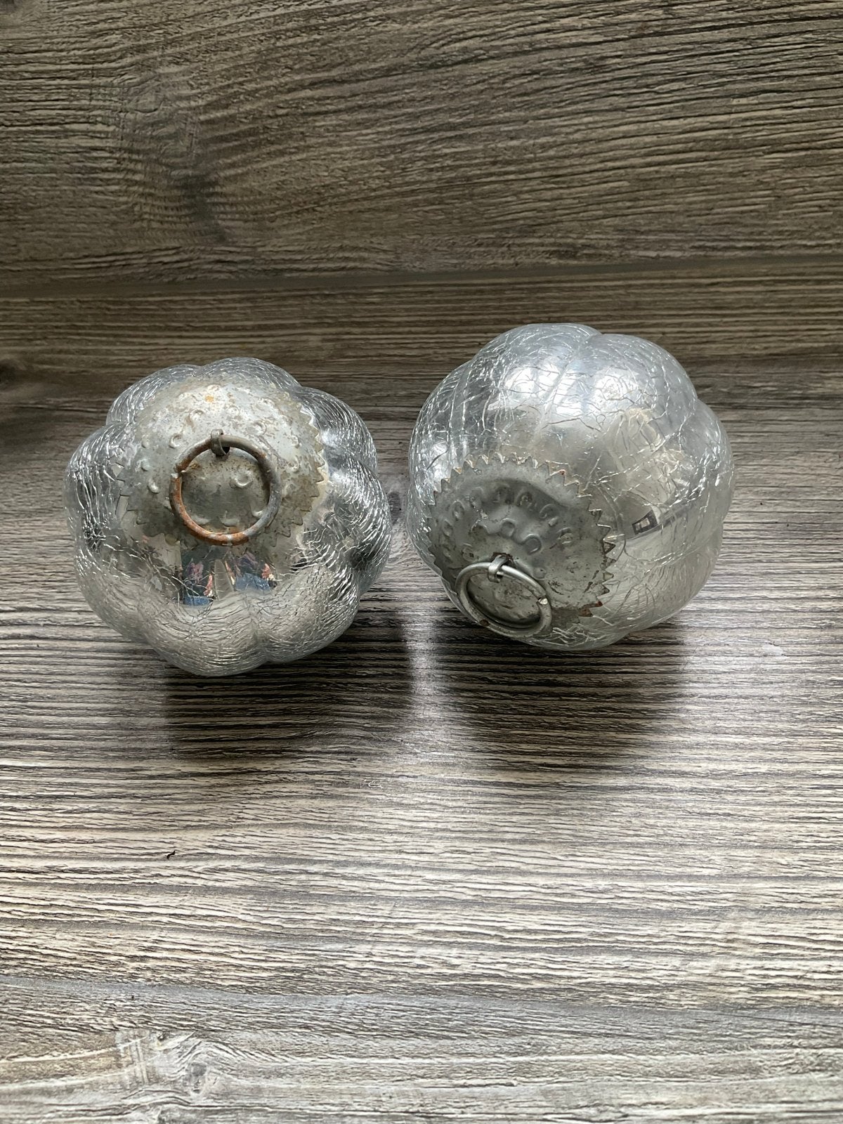 Set van 2 Zilverkleurige Decoratieballen met Craquelé, Overige materialen, Ophalen of Verzenden, Zilver, Klassiek