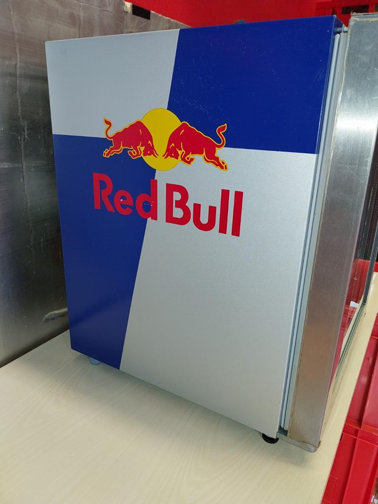 NIEUWE Red Bull mini koelkast met glazen deur en LED, Ophalen