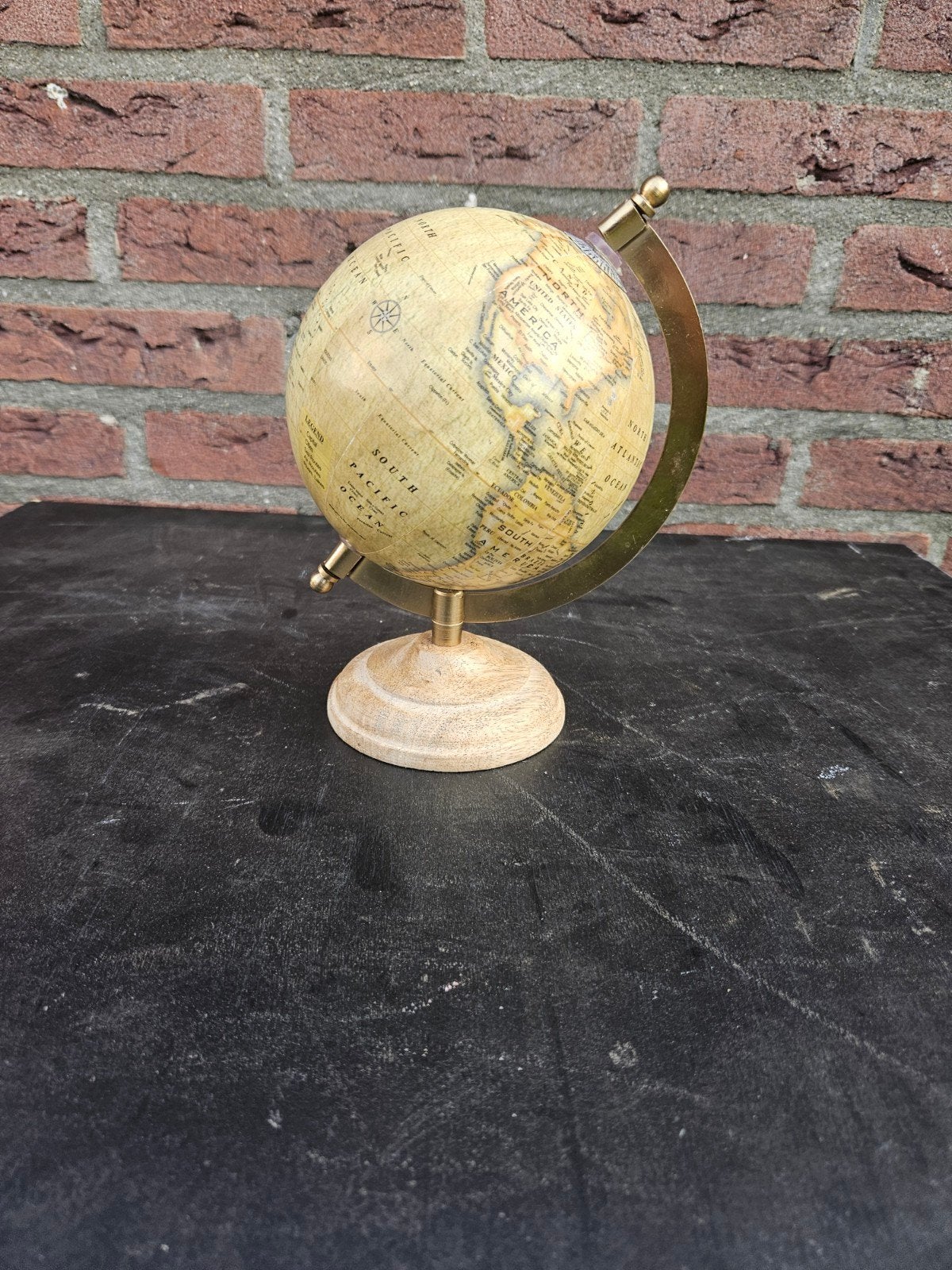 Vintage decoratieve wereldbol - Beige/sepia look, Huis en Inrichting, Ophalen of Verzenden, Zo goed als nieuw, Hout, Antieke wereldbol