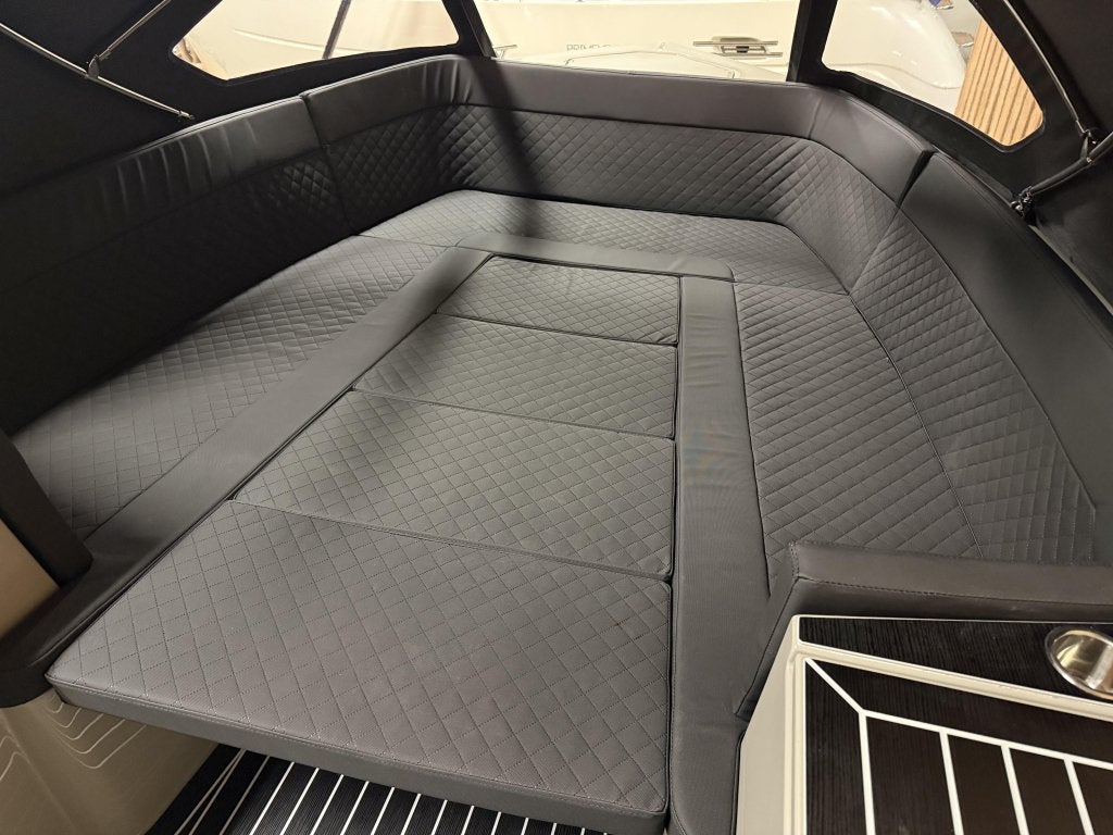 Foto 11 van Nieuwe MAASSLOEP 680 Retro 60PK HONDA KOELKST AUDIO BOEGSCHR