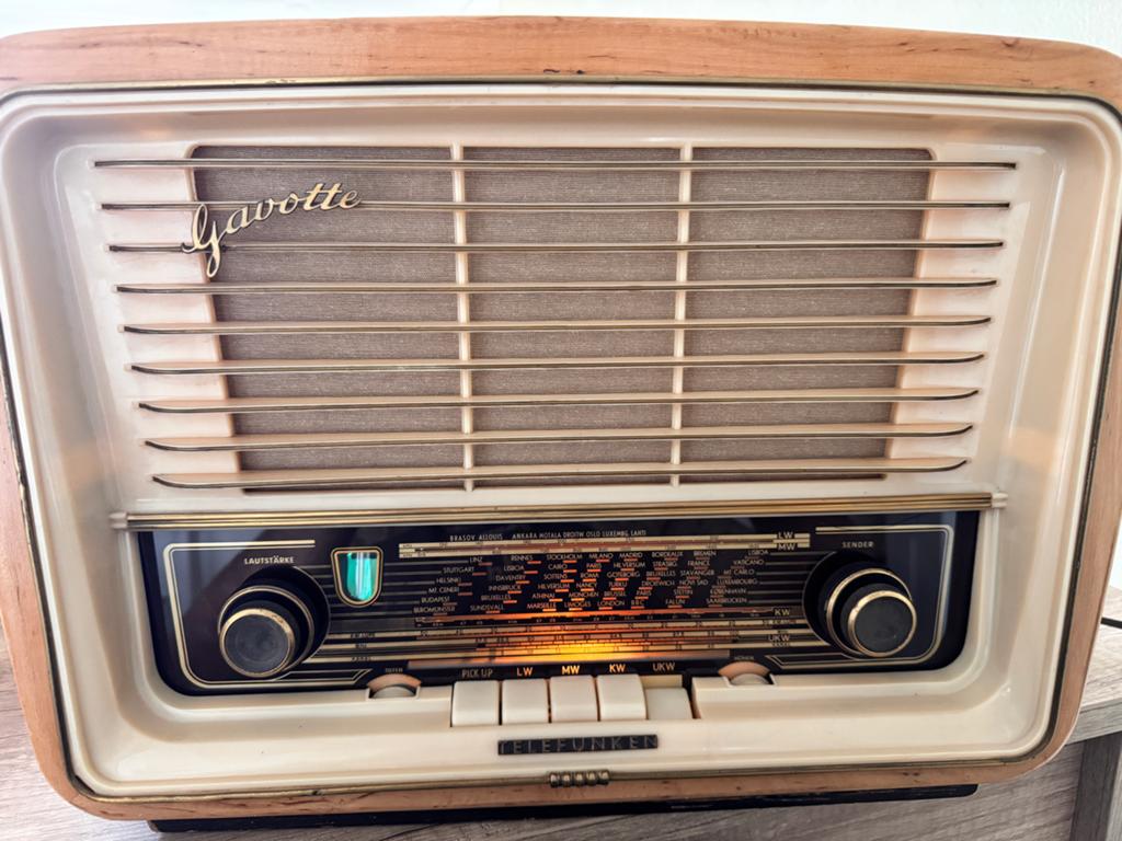Vintage Telefunken Gavotte Radio - Klassieke Buizenradio, Antiek en Kunst, Ophalen