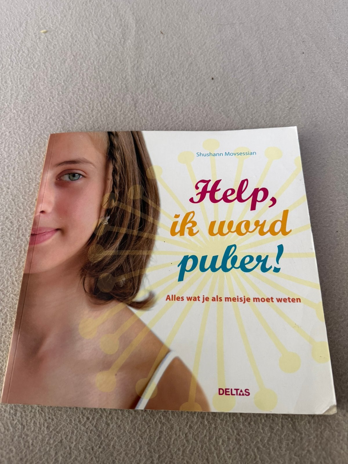 S. Movsessian - Help, ik word puber! Meisje, Ophalen of Verzenden, Zo goed als nieuw, S. Movsessian