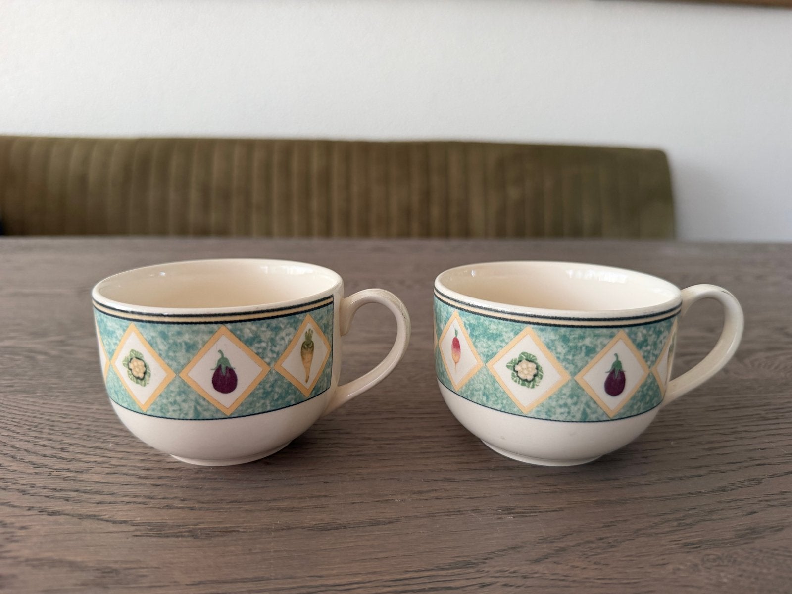2 Wedgwood Home Farmstead koffiekopjes met groentepatroon, Landelijk/Boerenbont, Ophalen of Verzenden, Zo goed als nieuw, Kom(men)