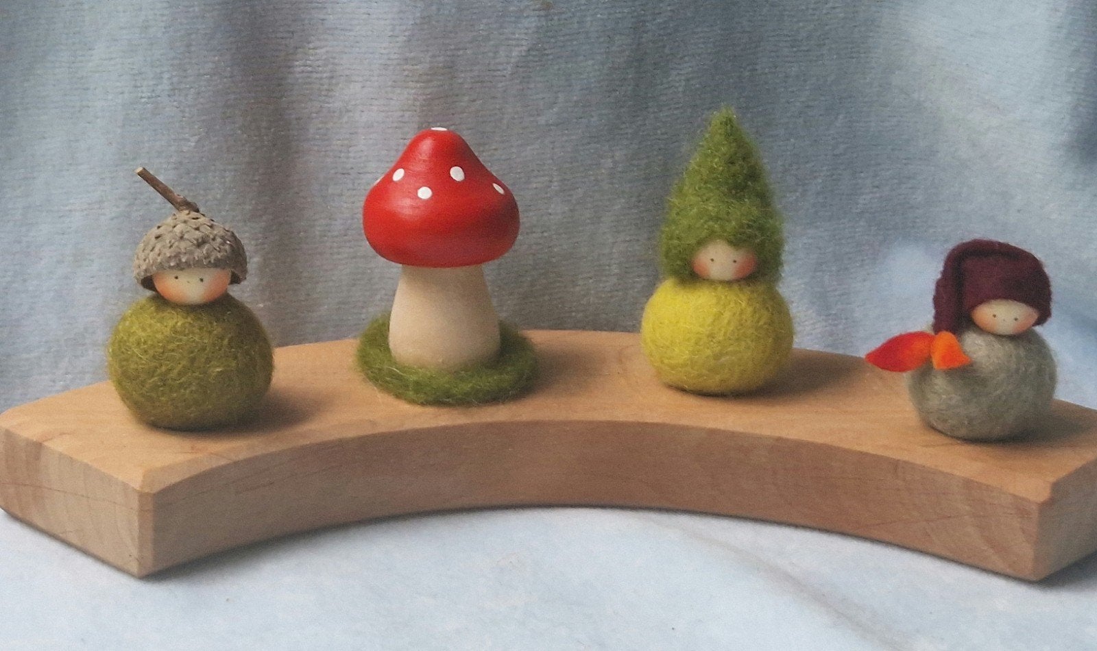 Vrije School Seizoenstafel herfst kabouter wolvilt popje, Hobby en Vrije tijd, Vilt, Verzenden, Nieuw, Figuurtje(s), Wolvilt