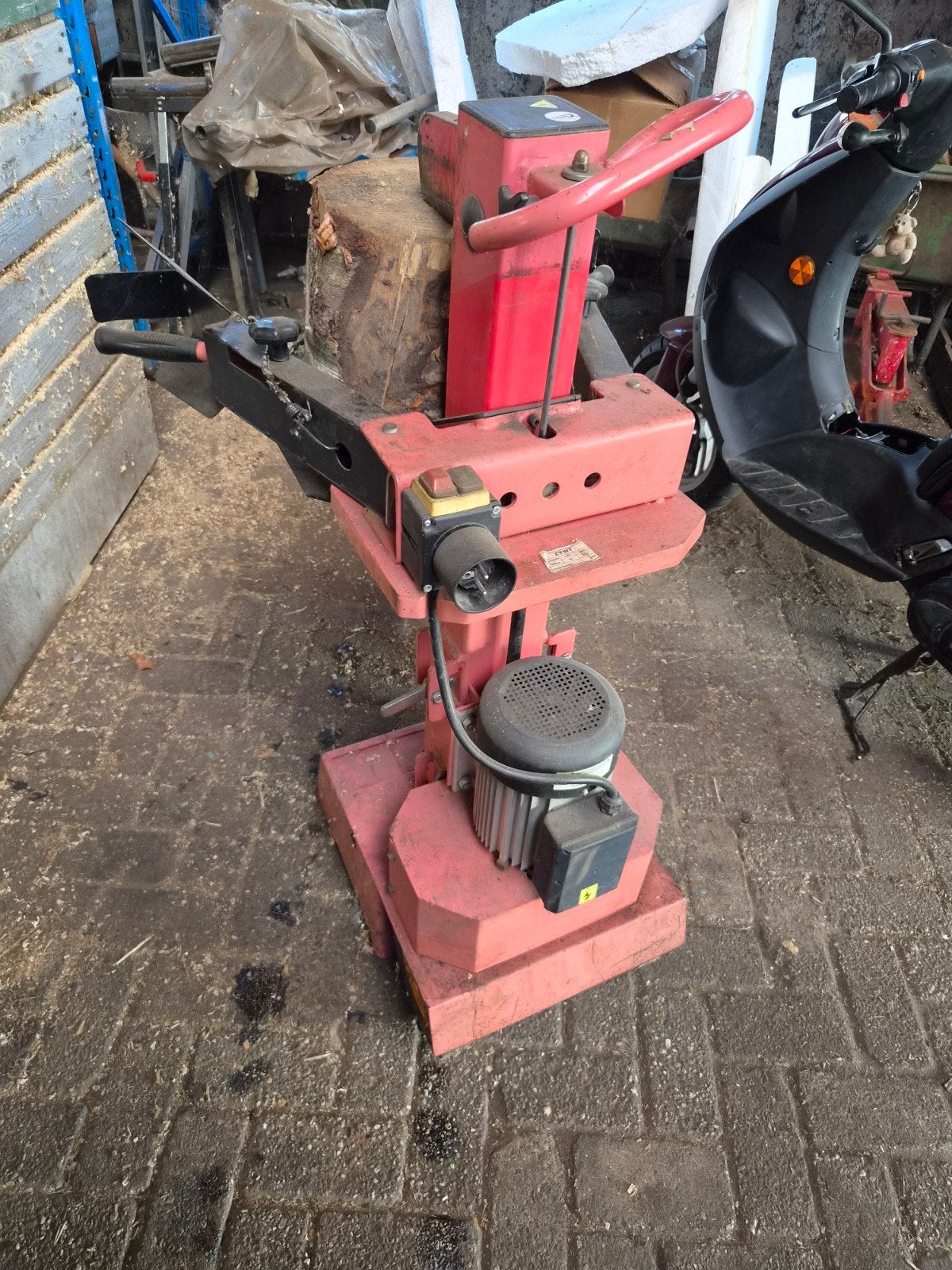 kloofmachine 220v verticaal, Gebruikt, Staand, Onbekend, Houtklover laan 3