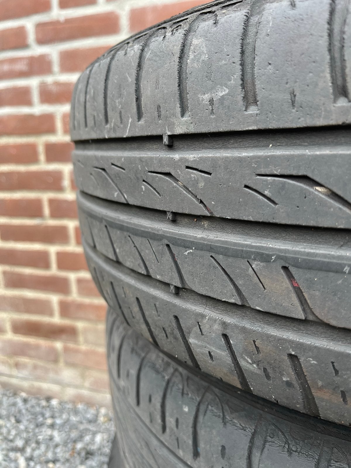 Gebruikte zomerbanden met velgen en wieldoppen - 185/60R15, Ophalen, Gebruikt