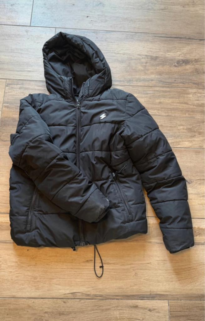 Superdry winterjas, Kleding | Dames, Jassen | Winter, Gedragen, Maat 38/40 (M), Zwart, Ophalen of Verzenden