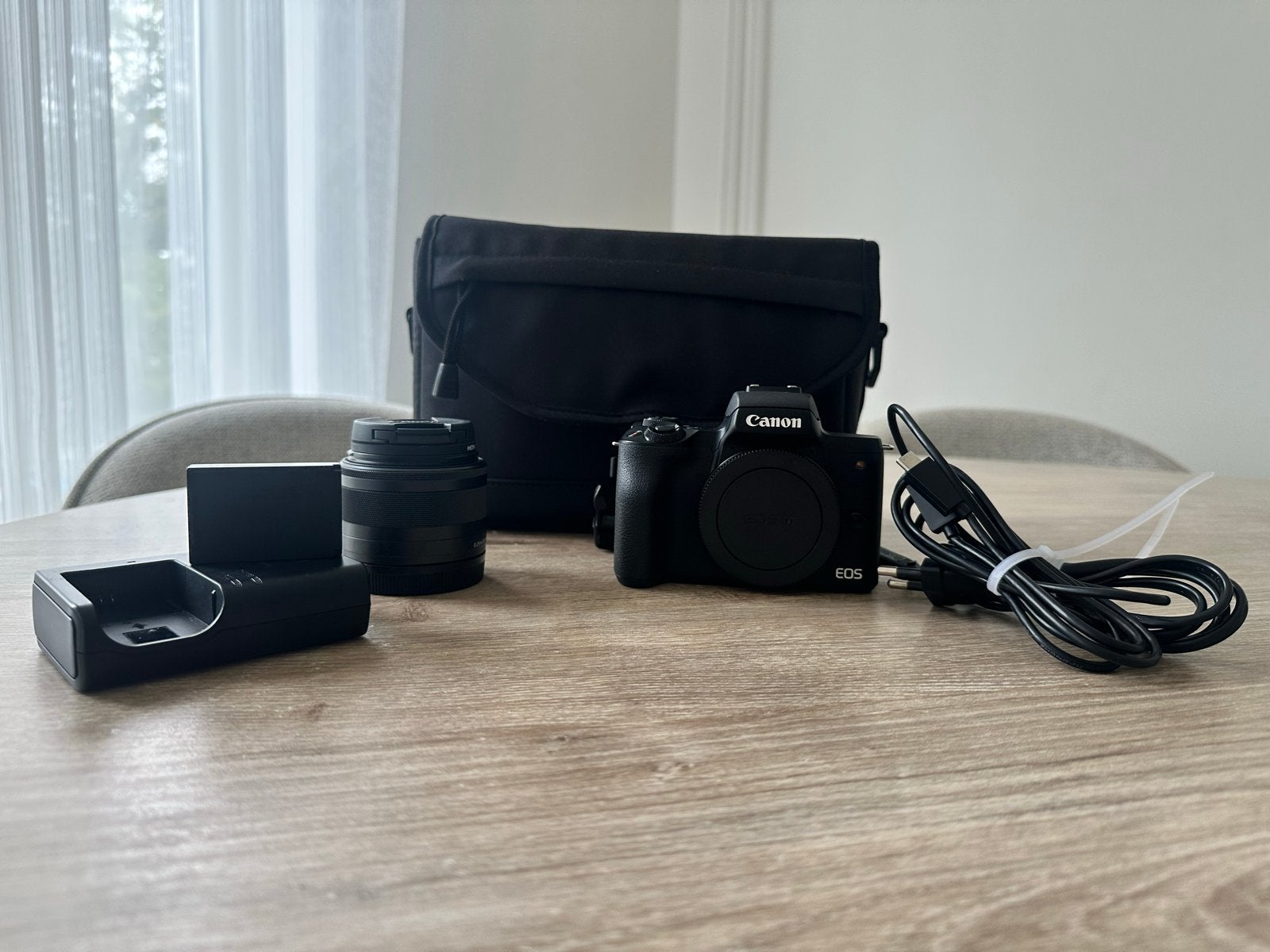 Canon EOS M50 Systeemcamera met 15-45mm lens en tas, Canon, Beeldstabilisatie, Ophalen of Verzenden, Zo goed als nieuw