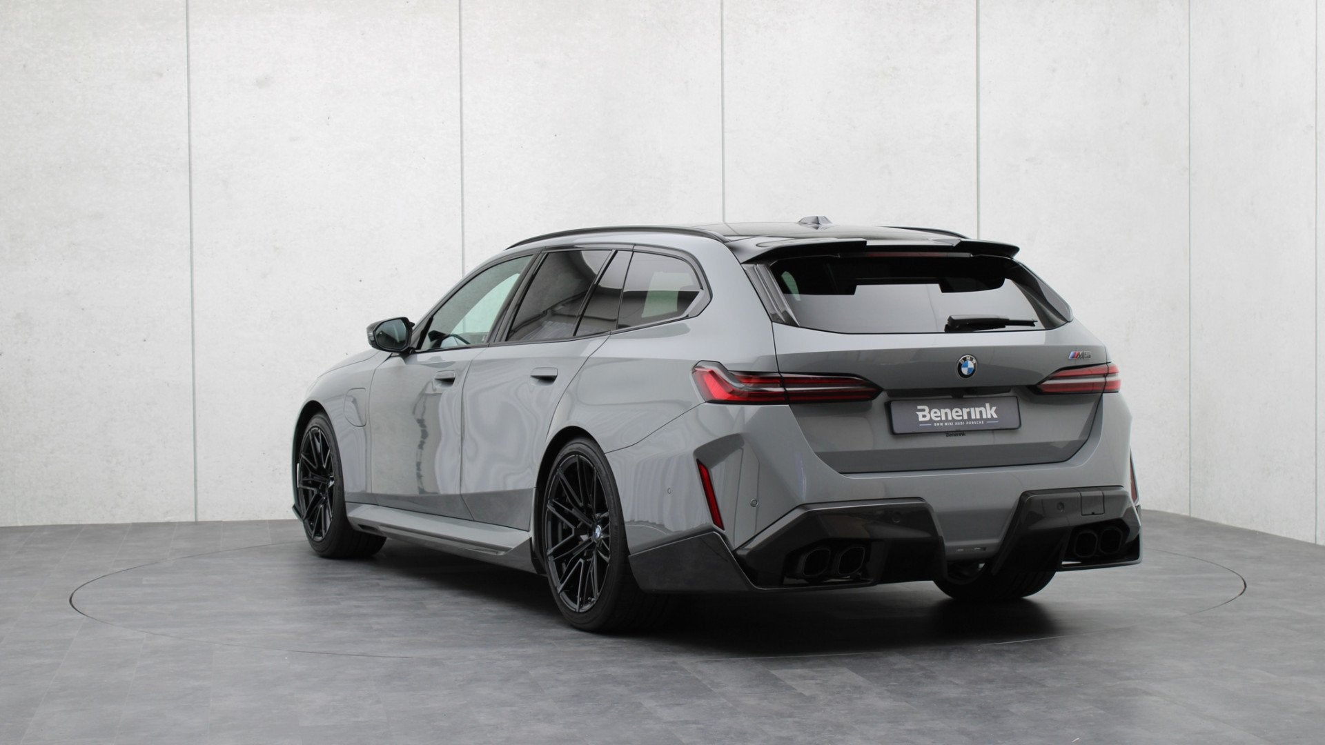 BMW M5 Touring M Performance | Akrapovic | Eventuri | M Driv, Auto's, 12 maanden, Gebruikt, 4395 cc, Vierwielaandrijving