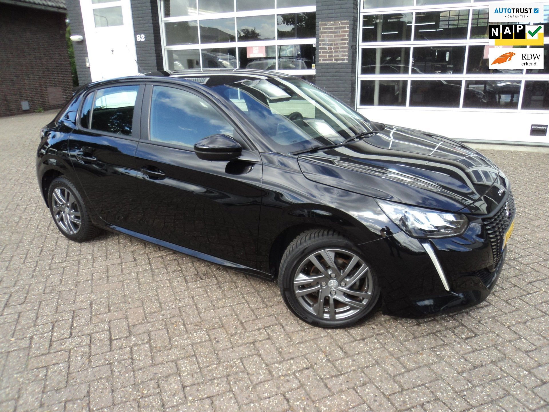 Peugeot 208 1.2 PureTech Active Pack Cruise Navi PDC, Voorwielaandrijving, Stof, Gebruikt, 1199 cc