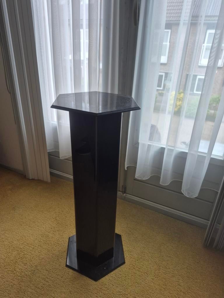 Zwarte pilaar/sokkel - +/- 80 cm hoog, Huis en Inrichting, Woonaccessoires | Zuilen en Pilaren, Ophalen, Gebruikt
