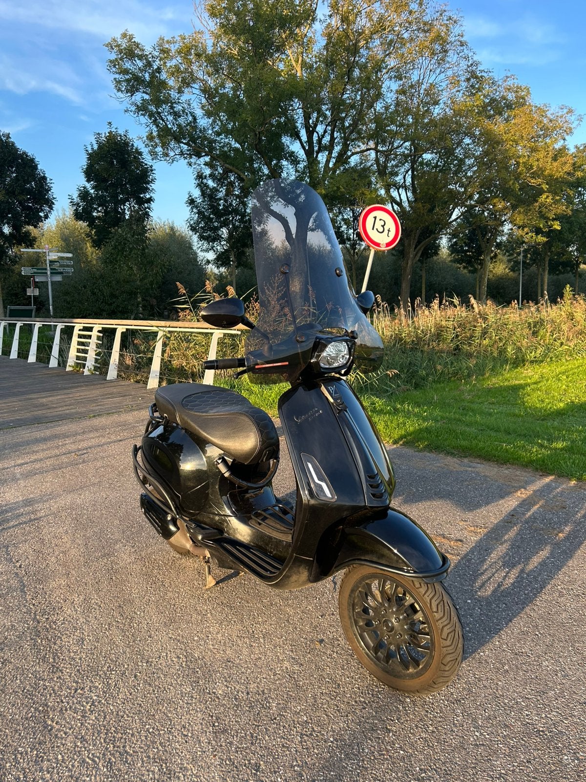 Vespa Sprint | 50cc 2022 Black on Black |  Full Option, Ophalen, Overige modellen, Maximaal 45 km/u, Zo goed als nieuw