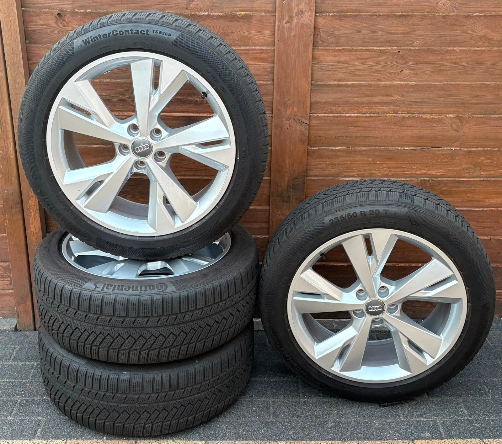 Originele Audi Q4 20 inch velgen met winterbanden breedset, Auto-onderdelen, Banden en Velgen, Banden en Velgen, Winterbanden