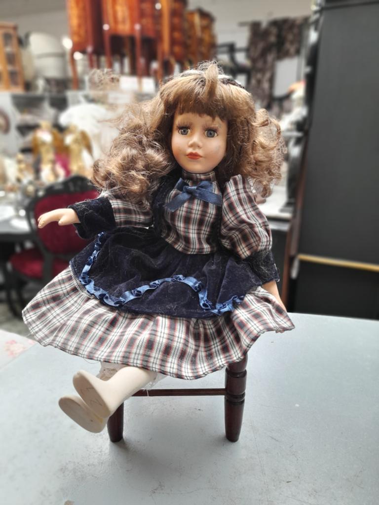 Mooie  porseleinen pop, Verzamelen, Poppen, Ophalen of Verzenden, Zo goed als nieuw, Pop