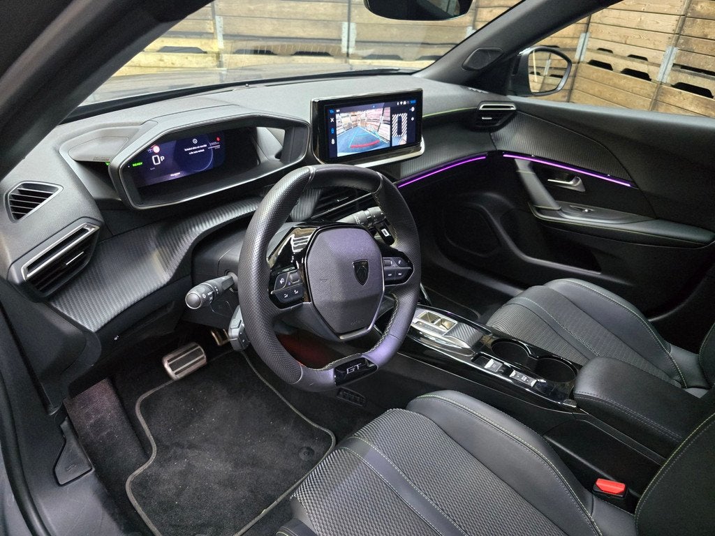 Peugeot E-2008 EV GT 54 kWh Navi LED Clima Cruise Camera LM, Auto's, Peugeot, Gebruikt, Zwart, 156 pk, Leder en Stof
