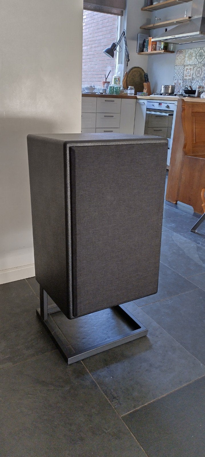 Vestlyd V12C Speakerset met Stands - Zo goed als nieuw, Stereo speakers, Inclusief standaarden, Zo goed als nieuw, Ophalen
