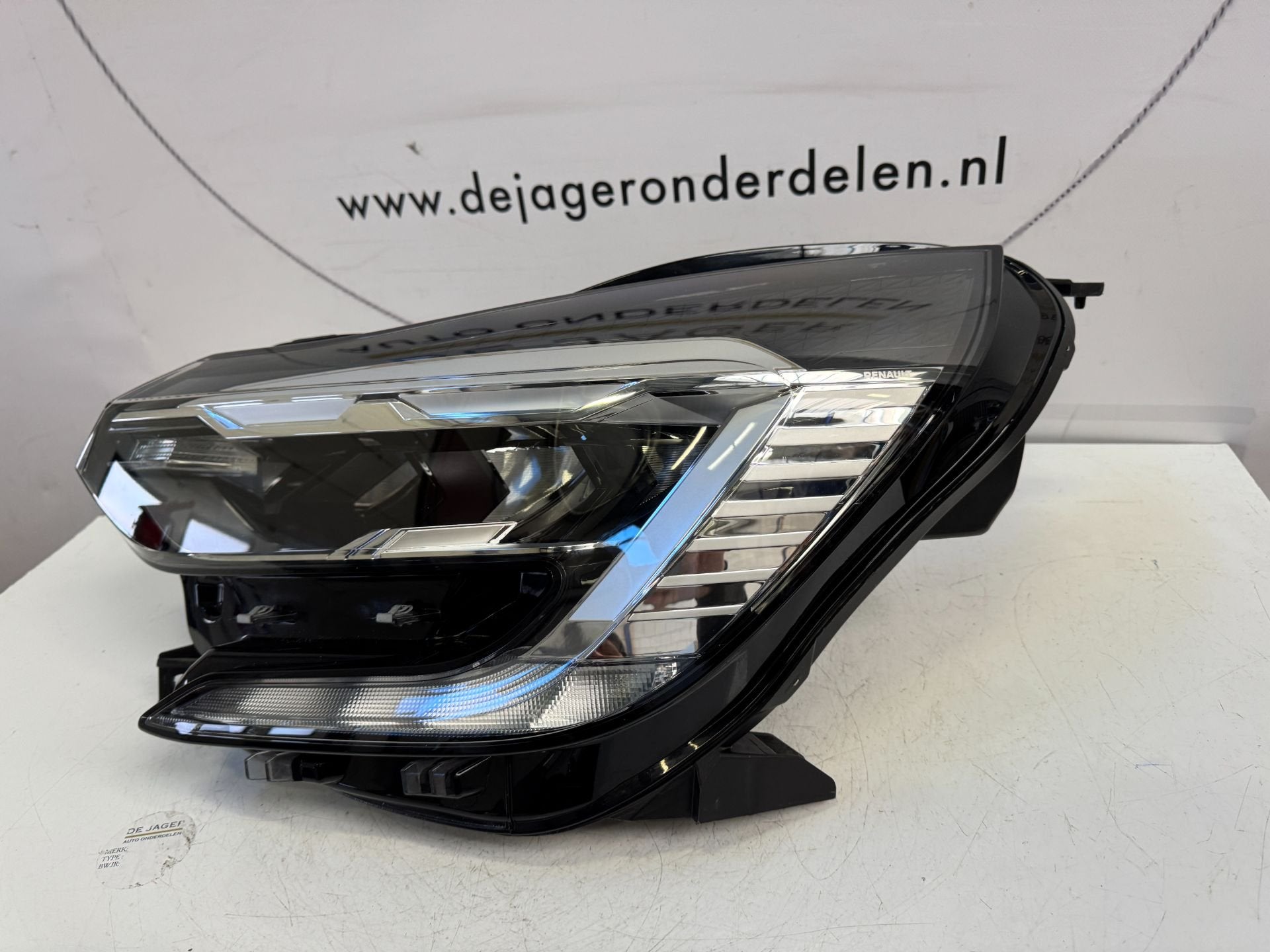 RENAULT CAPTUR II KOPLAMP LED PURE VISION 260608054R LINKS, Renault Group, Gebruikt, Contact.group@renault.com, Renault