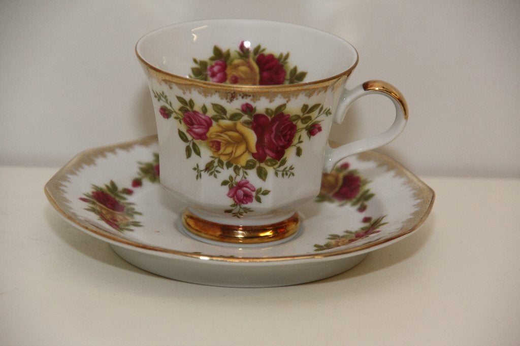 Vintage Winterling Marktleuthen Bavaria theekop en schotel., Verzamelen, Ophalen of Verzenden, Zo goed als nieuw, Porselein, Kop en/of schotel