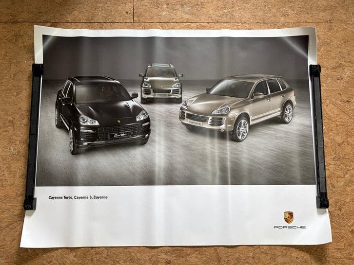 4 mooie Porsche posters de Cayenne en 911 Carrera Cabriolet, Ophalen