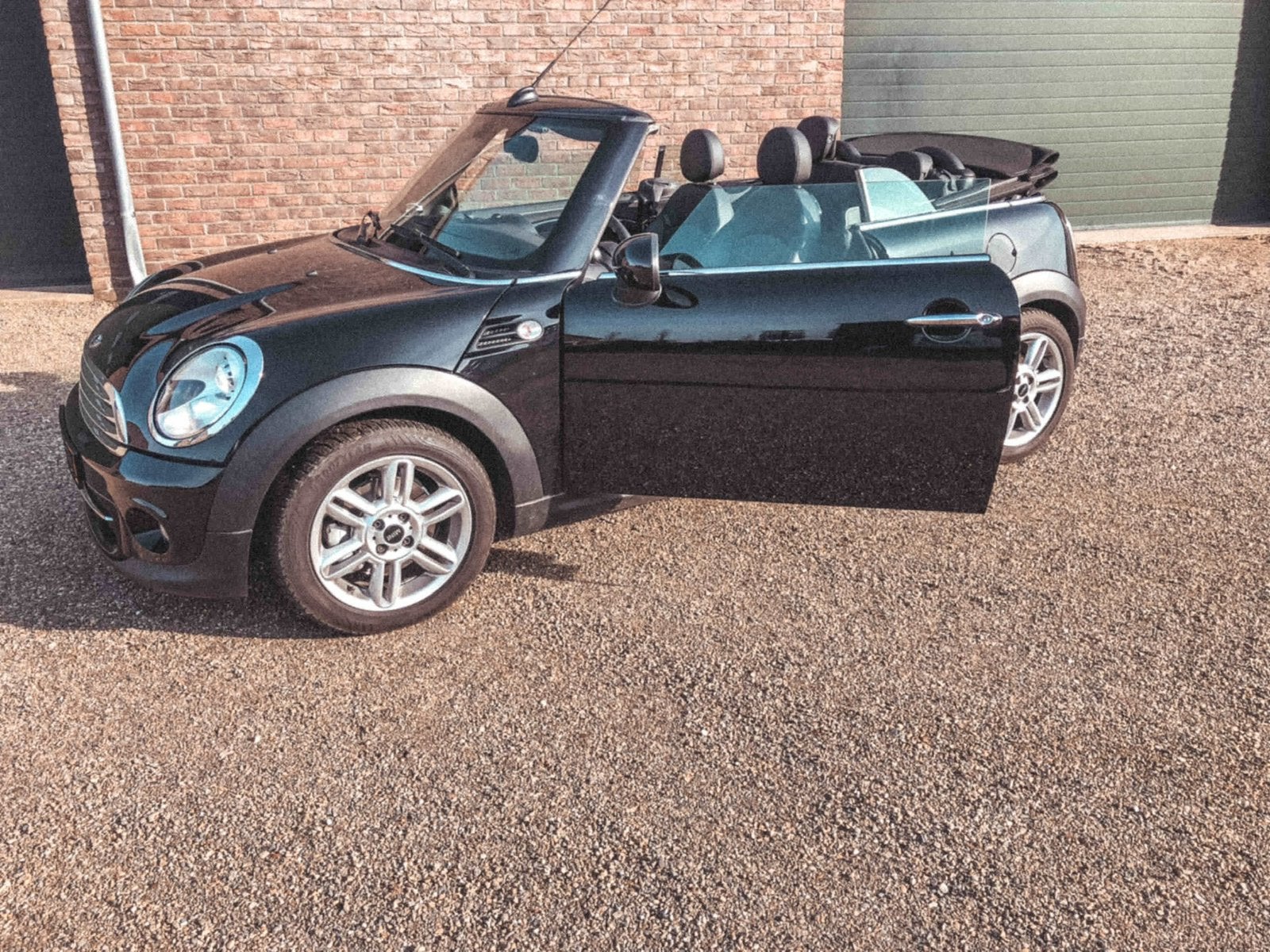 Mini Cooper Chili Cabrio 1.6, 2012 Zwart, Auto's, Mini, 4 cilinders, Cabriolet, 4 stoelen, Handgeschakeld