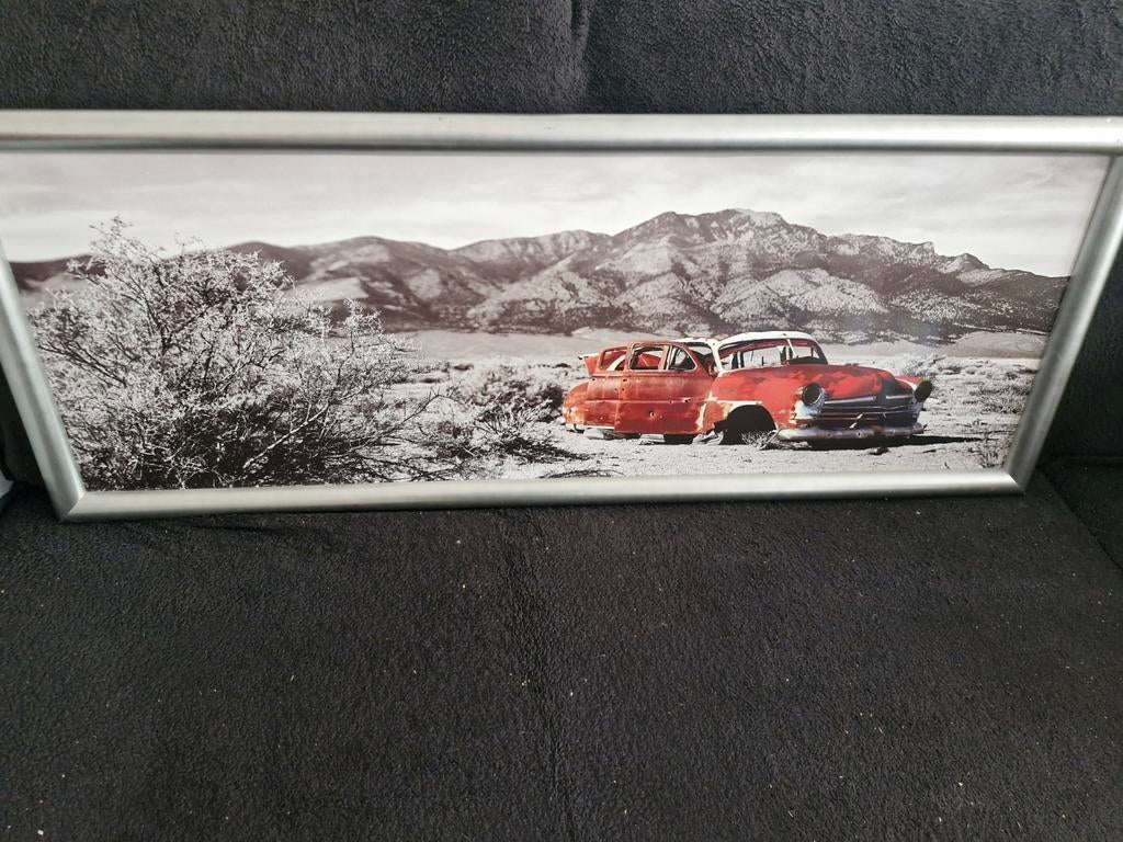 Poster schilderij woestijn met rode auto, Minder dan 50 cm, Onbekend, Ophalen of Verzenden, Zo goed als nieuw