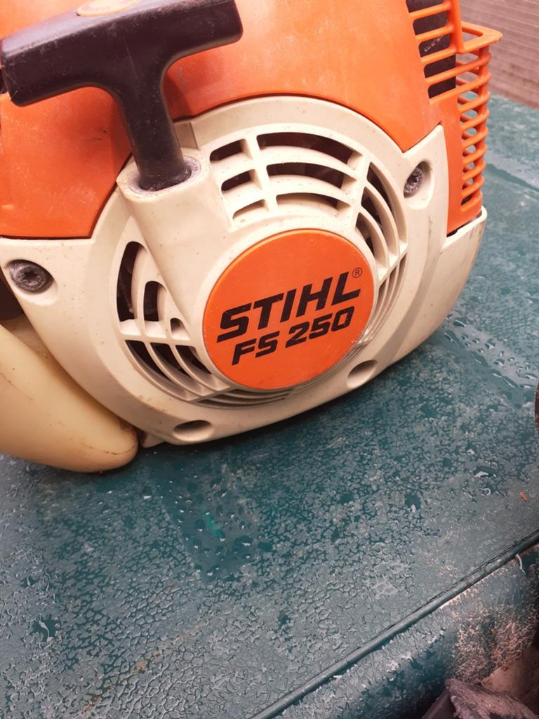 STIHL FS 250 BOSMAAIER OP BENZINE, Tuin en Terras, Ophalen, Benzine