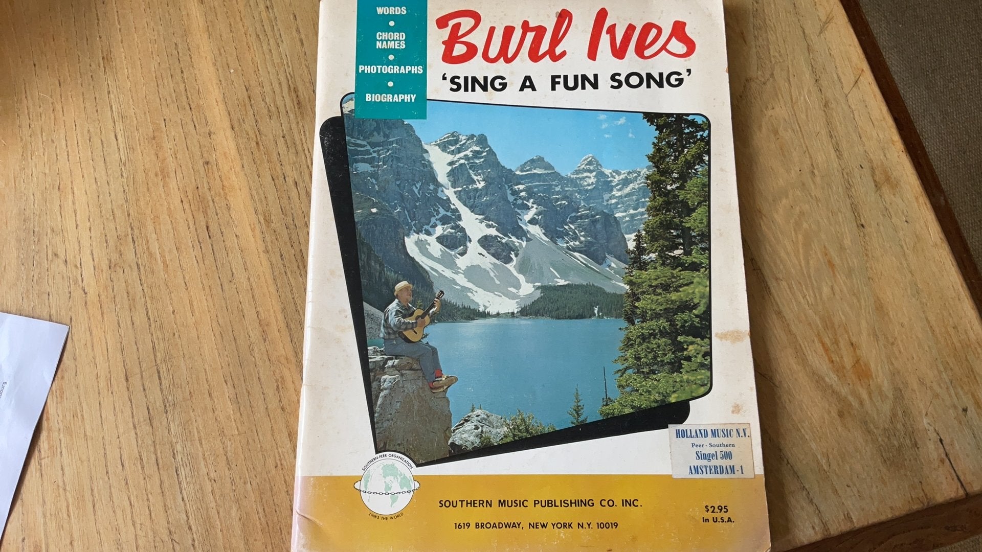 Folk songs boek BURL IVES met notenschrift, Muziek en Instrumenten, Bladmuziek, Ophalen of Verzenden, Gebruikt, Artiest of Componist