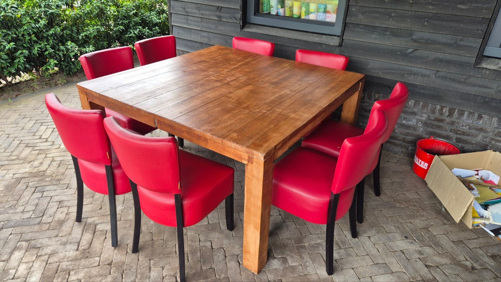 Robuuste vierkante tafel met 8 stoelen, Huis en Inrichting, Tafels | Eettafels, Ophalen, Gebruikt, Rechthoekig, 100 tot 150 cm