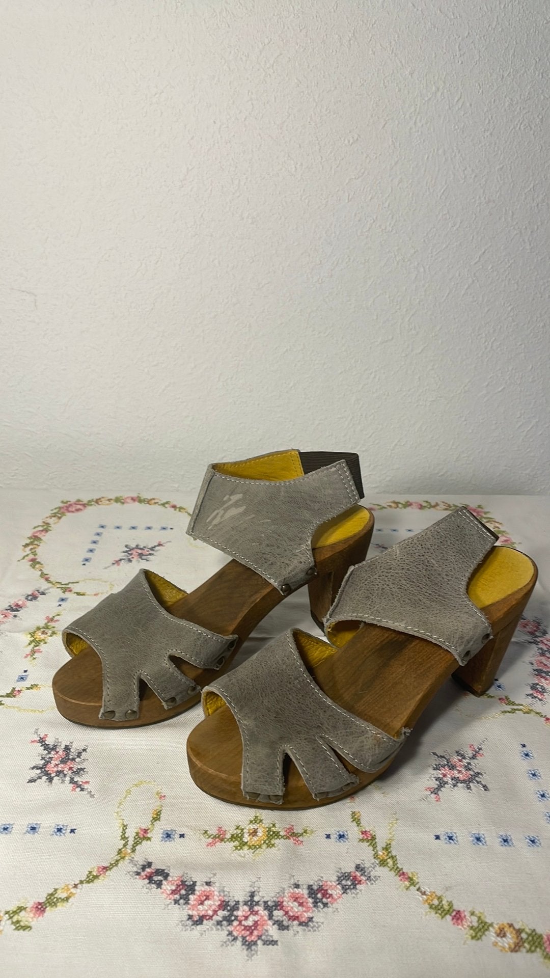 Grijze lederen Sandalen Sanita mt 39 met studs, Kleding | Dames, Schoenen, Nieuw, Sandalen of Muiltjes, Grijs, Ophalen of Verzenden