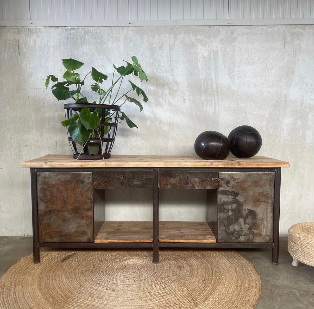 Oude werkbank, vintage dressoir, toonbank, werktafel, kast, Ophalen, Zo goed als nieuw, 25 tot 50 cm, 50 tot 100 cm