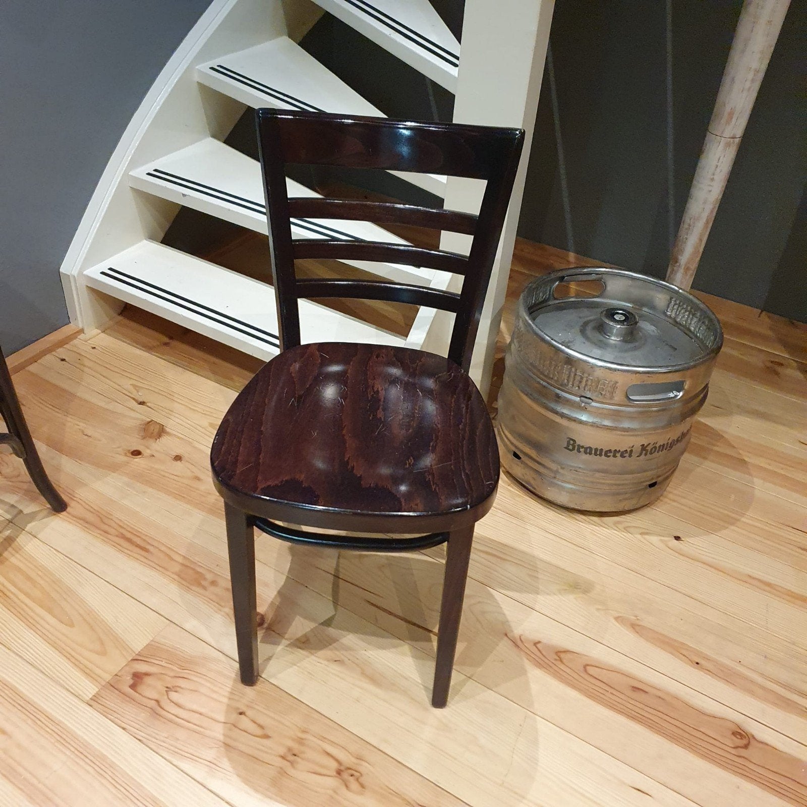 Barkrukken en Cafestoelen HUTTEN theater  Lak, Huis en Inrichting, Barkrukken, Met voetsteun, 60 tot 90 cm, Ophalen of Verzenden
