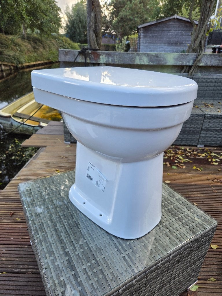 Geberit witte WC pot hoogte 45 cm incl. wc bril NIEUW NIEUW, Ophalen of Verzenden, Nieuw, Steen, Toilet