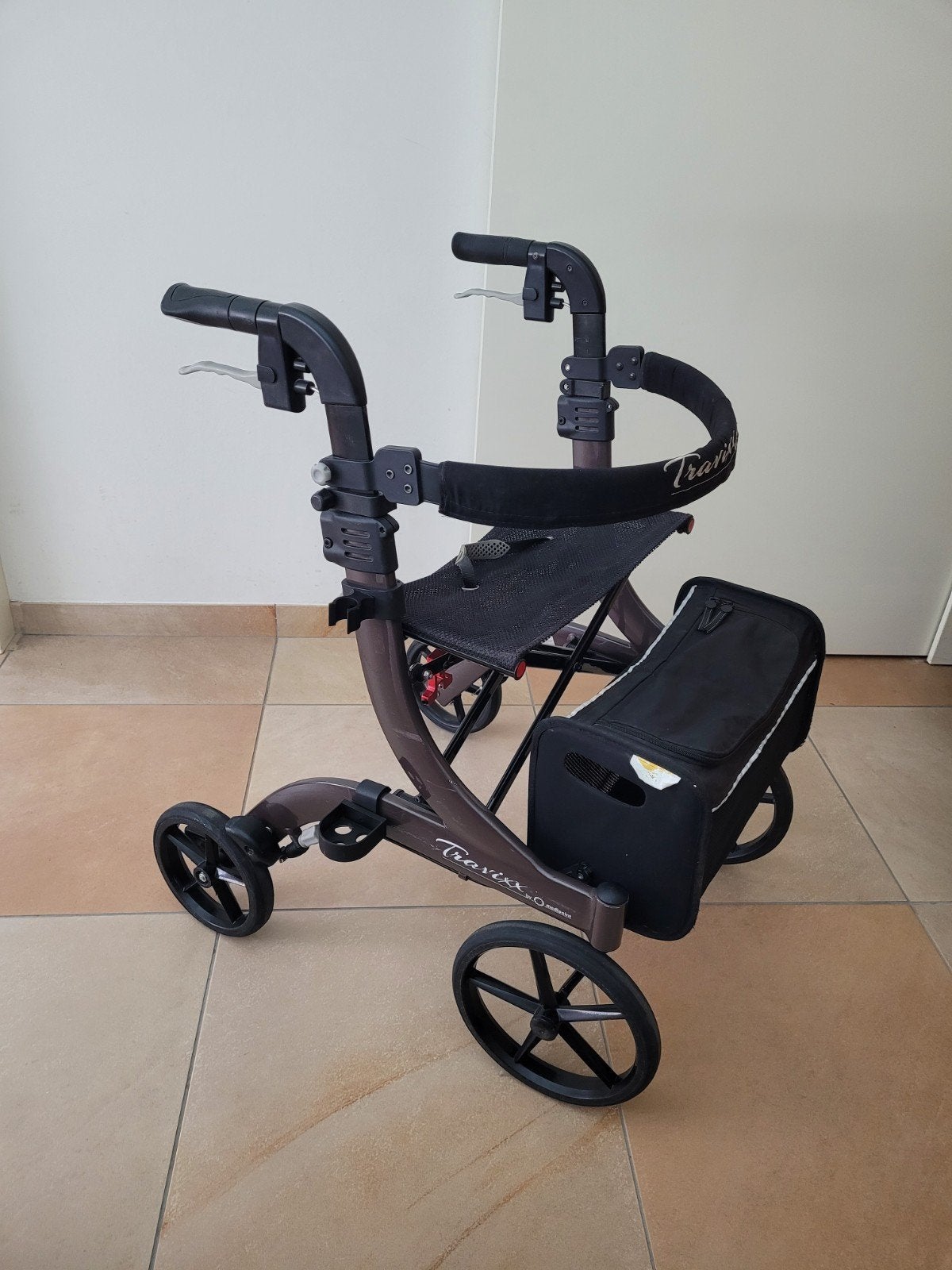 Rollator Travixx maat M, Diversen, Rollators, Ophalen, Opvouwbaar, Zo goed als nieuw