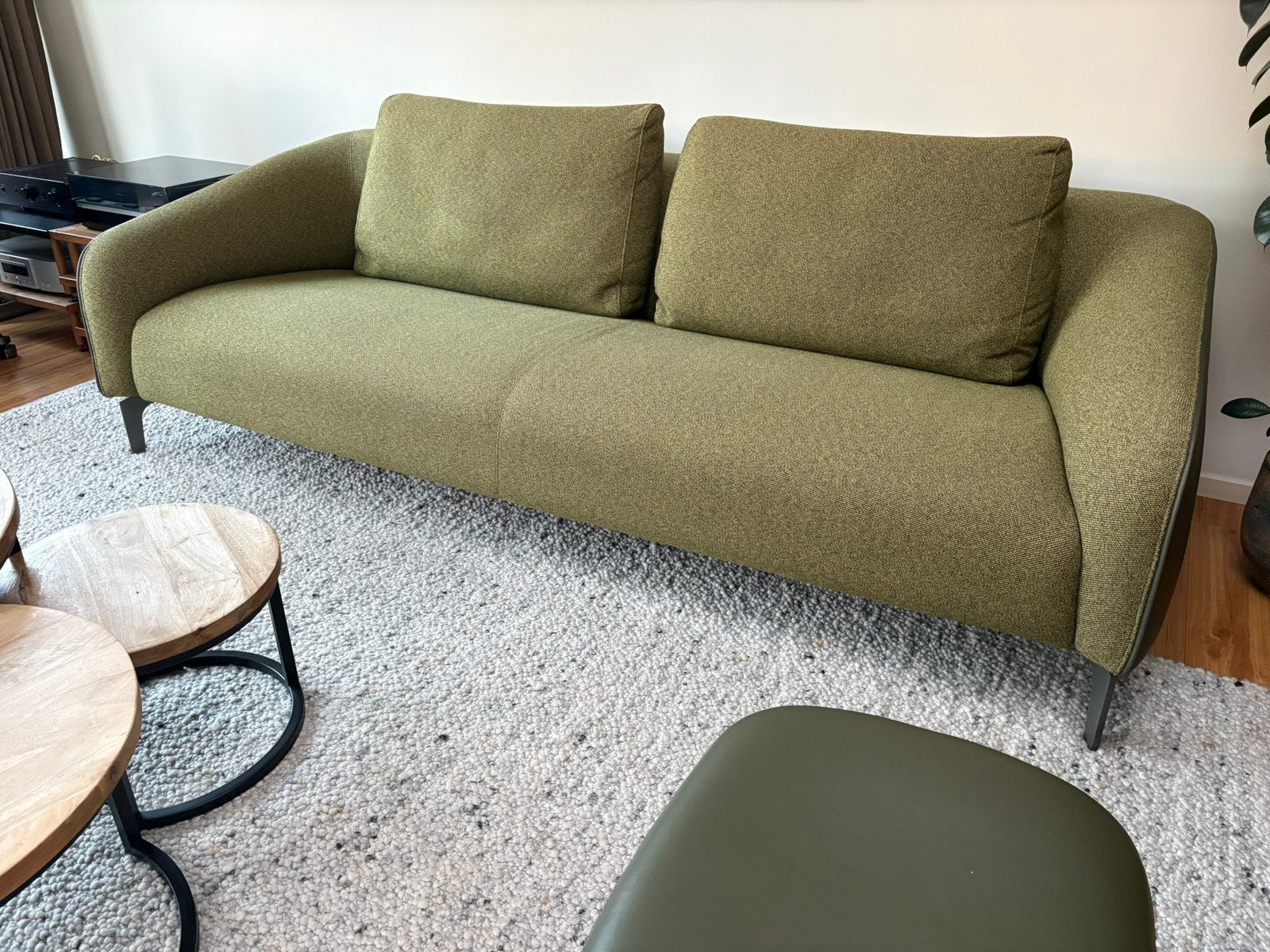 Leolux design bank - Stijlvol en comfortabel, Ophalen, Driepersoons, 75 tot 100 cm, Zo goed als nieuw