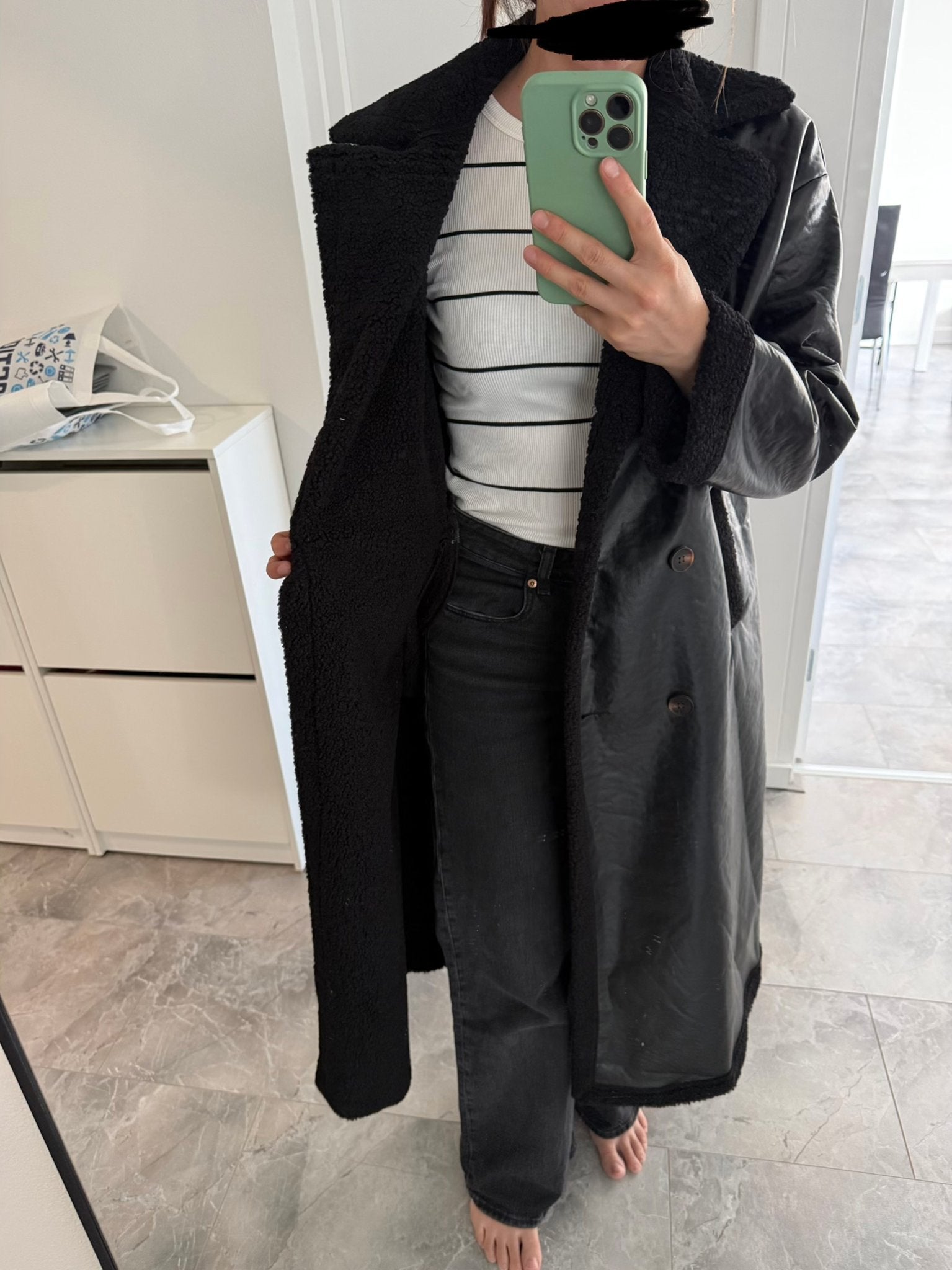 Lange zwarte jas met teddy voering, Kleding | Dames, Ophalen, Zo goed als nieuw, Maat 38/40 (M), Zwart