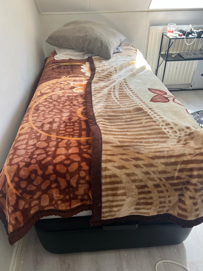 Eenpersoonsbed met matras, Ophalen, Gebruikt, 90 cm, Eenpersoons