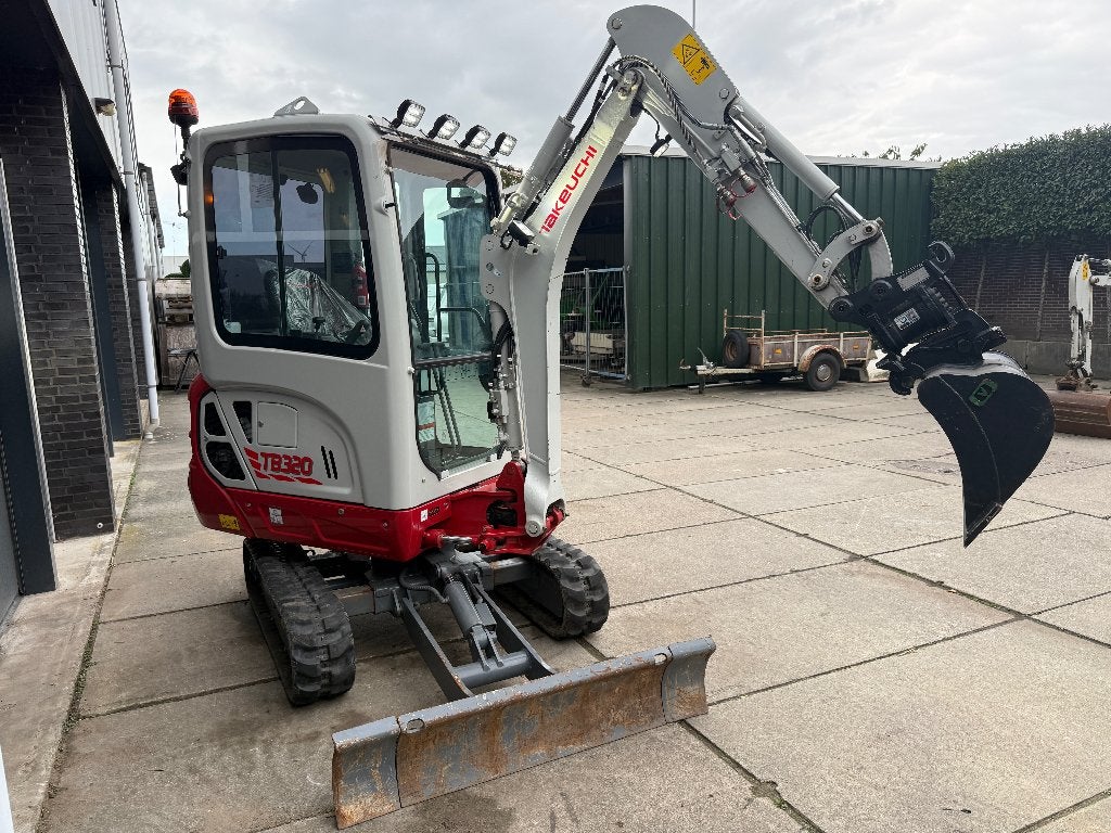 Takeuchi TB320 Minigraver - 2024 incl bakken ..Als nieuw, Zakelijke goederen, Onbekend, Ophalen of Verzenden, Onbekend, Graafmachine