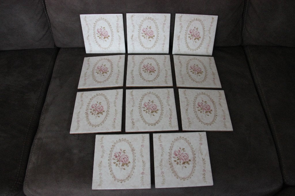 Vintage tegels met rozenmedaillon., Nieuw, Minder dan 20 cm, Minder dan 5 m², Wandtegels