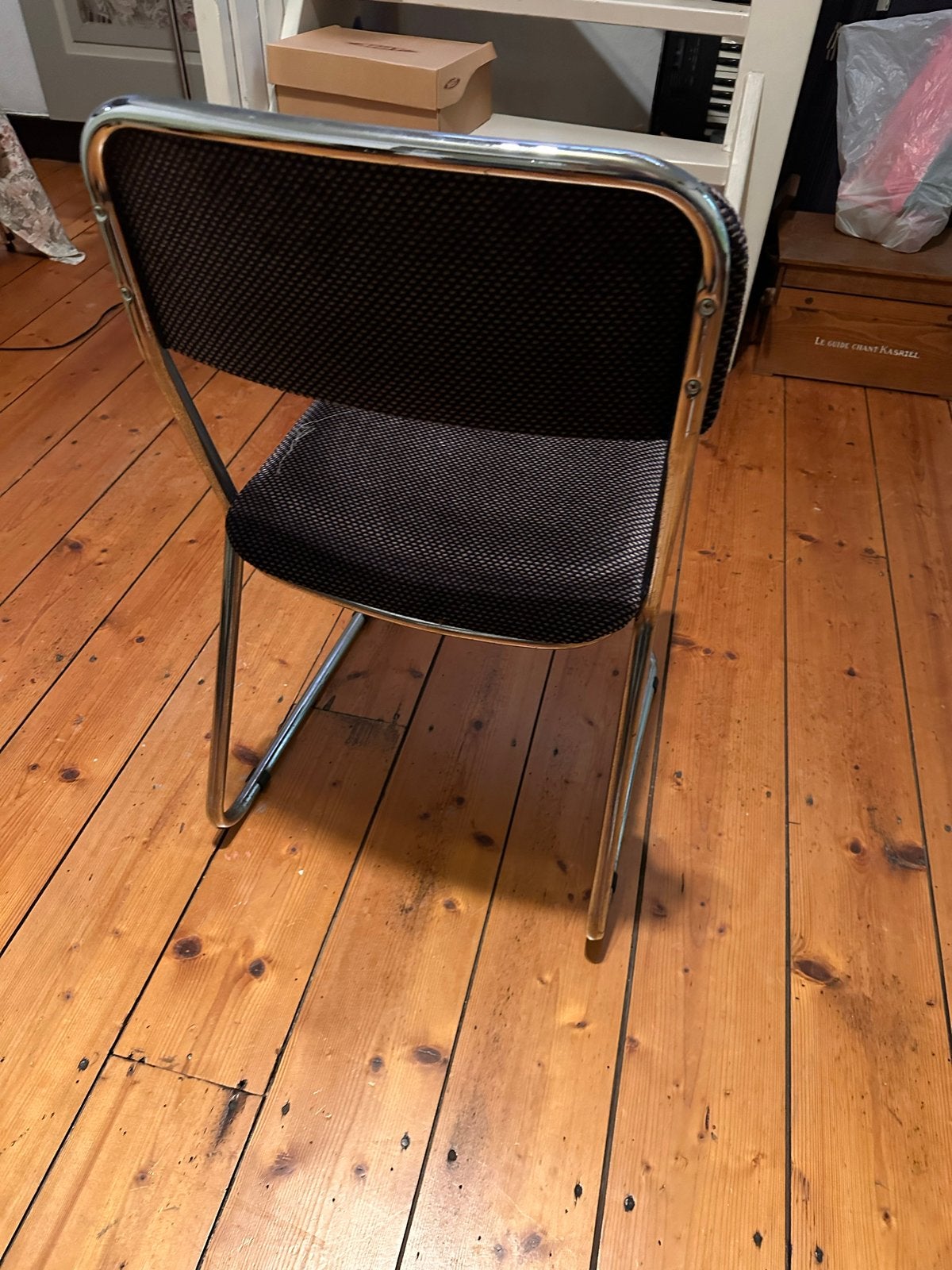 Zwarte/ bruin/ grijs stoelen met chrome, 65 stuks, Huis en Inrichting, Stoelen, Ophalen, Gebruikt, Zwart, Metaal