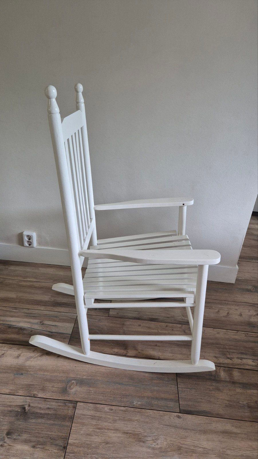 Witte houten schommelstoel, Wit, Ophalen of Verzenden, Zo goed als nieuw, Eén