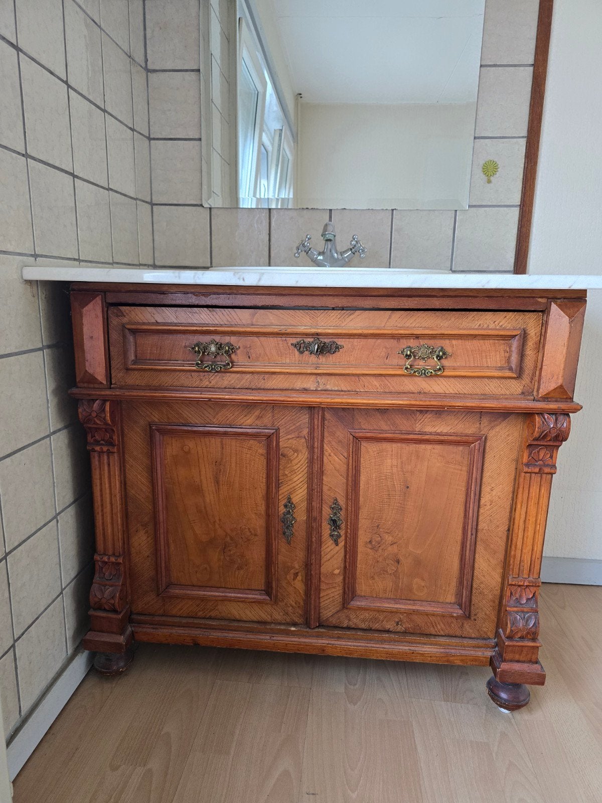 Antique Wooden Cabinet, Ophalen