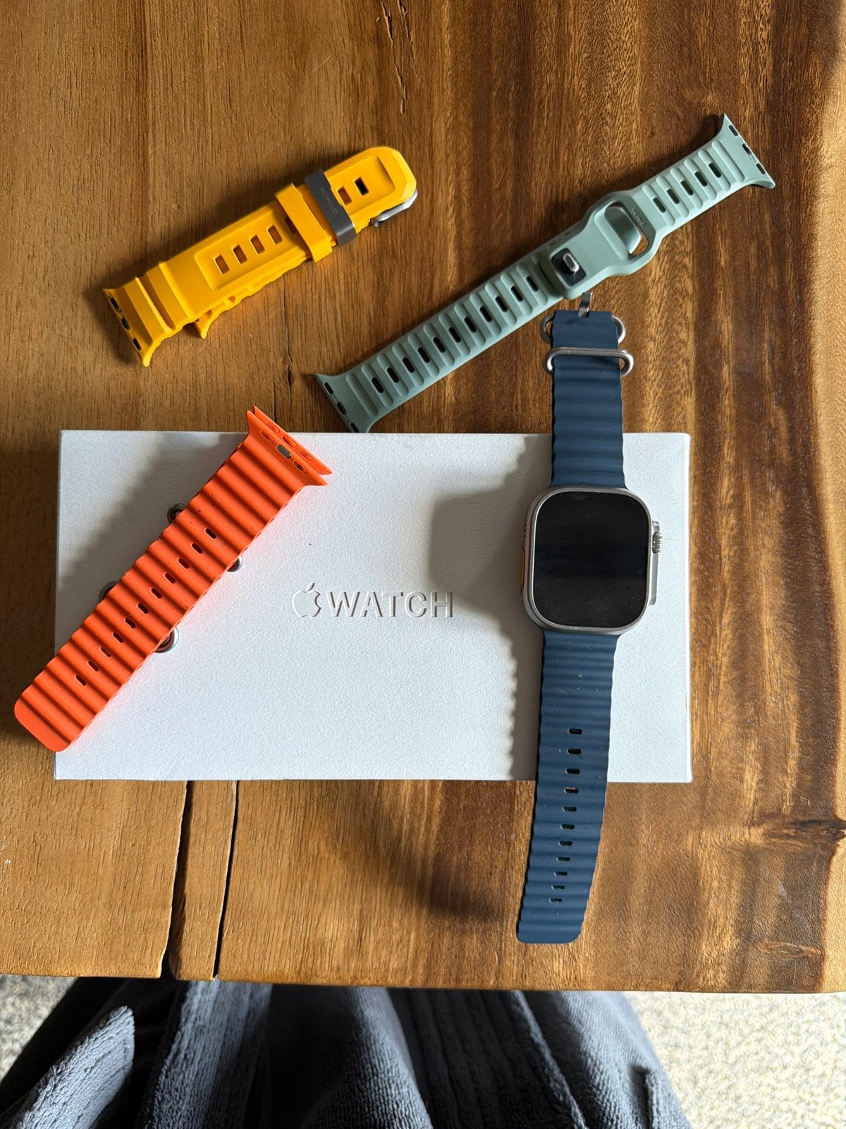 Foto 2 van 2x Apple Watch Ultra 2 met 44 extra bandjes