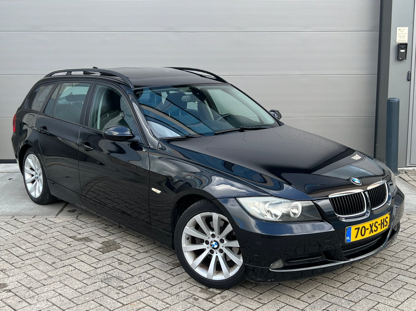 Zwarte Luxe BMW 3-Serie 320i E91 Touring/Panoramadak/APK/AC!, 13 km/l, 1995 cc, 4 cilinders, Zwart